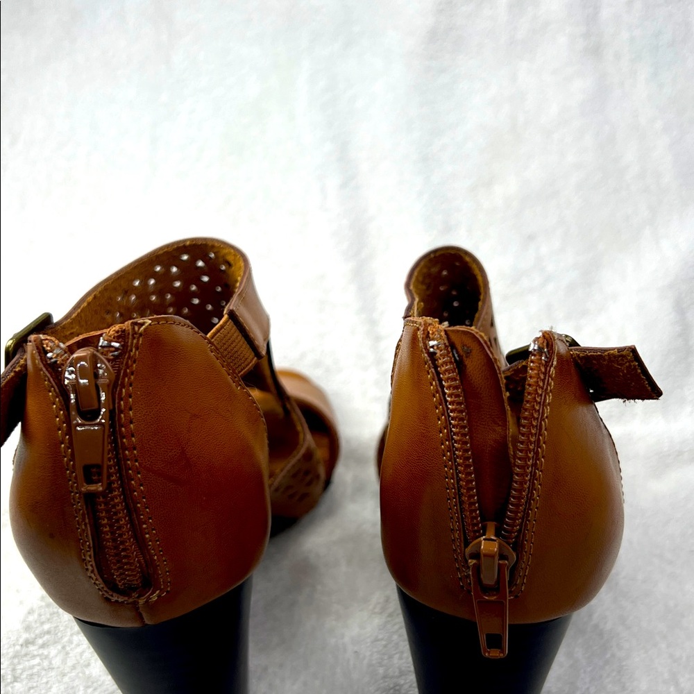 Easy Street Women's Brown Sandals - Picture 5 of 7